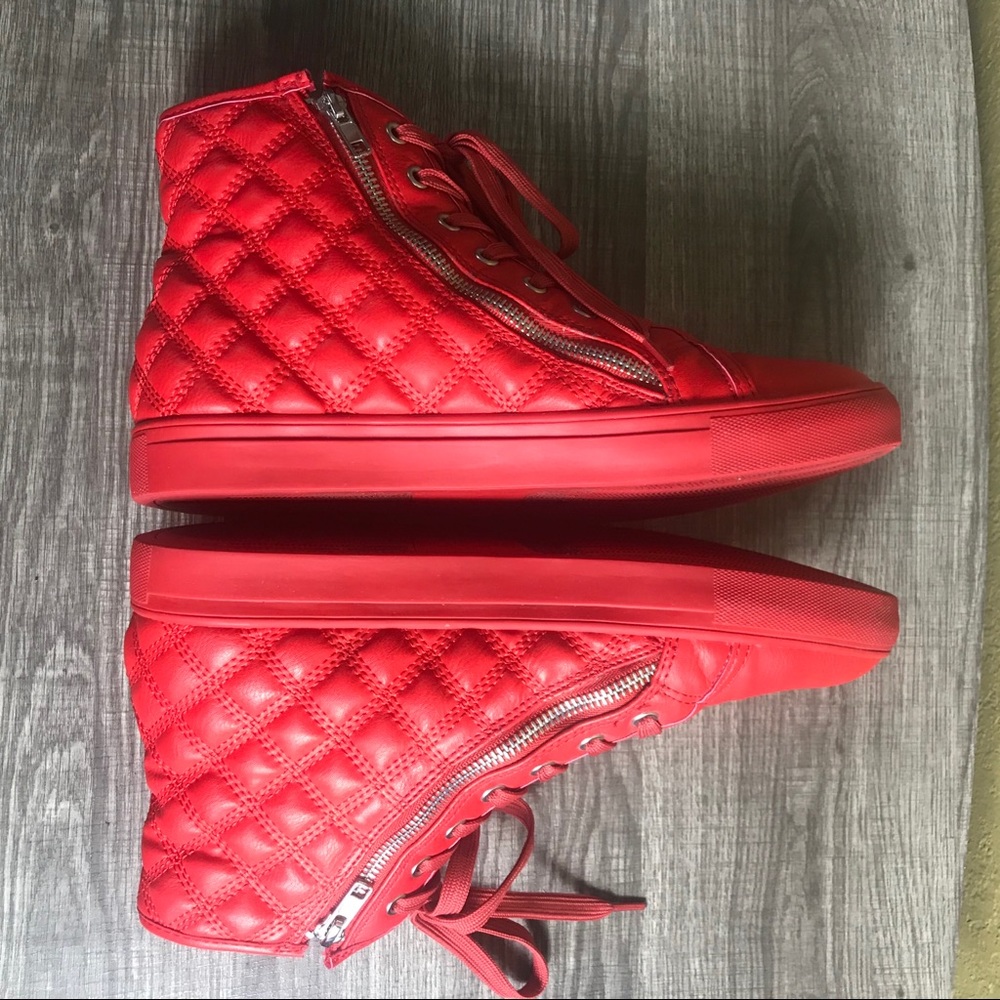 Steve Madden Red Quilted Top Sneakers. - Picture 7 of 11